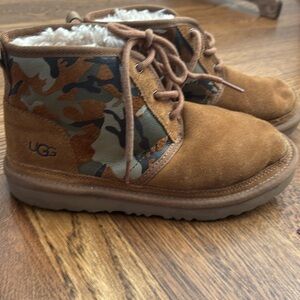 Kids' UGG Neumel Boots size 4 excellent condition